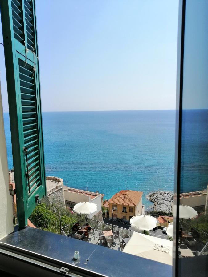 Appartamento Nel Borgo Con Splendida Vista Sul Mare チェルヴォ エクステリア 写真