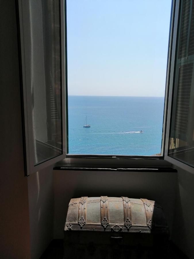 Appartamento Nel Borgo Con Splendida Vista Sul Mare チェルヴォ エクステリア 写真